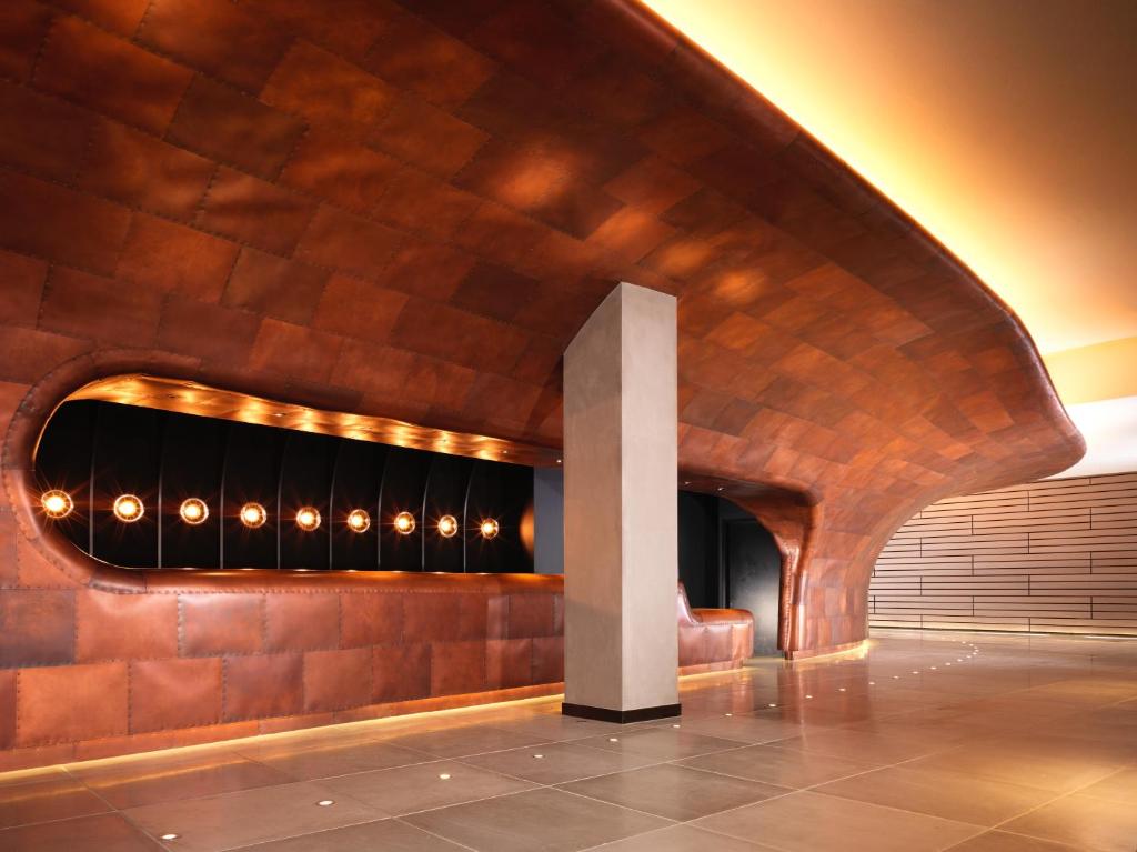 런던 씨 컨테이너런던 (Sea Containers London): 템스 강변의 고요한 품격