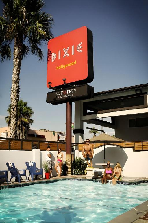 더 딕시 할리우드 호텔 (The Dixie Hollywood Hotel): 할리우드에서의 실용적인 선택